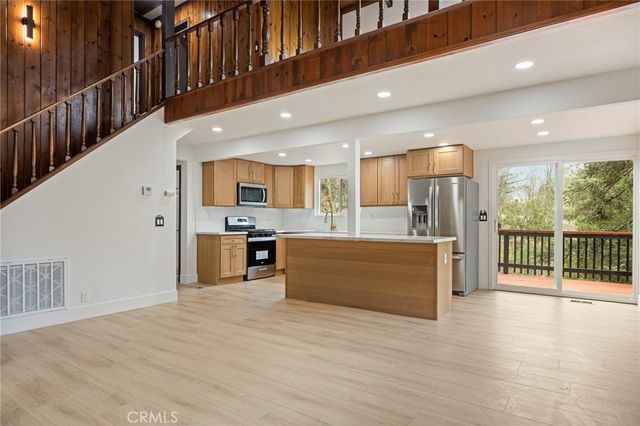 1076 Grass Valley Road, Lake Arrowhead, CA 92352