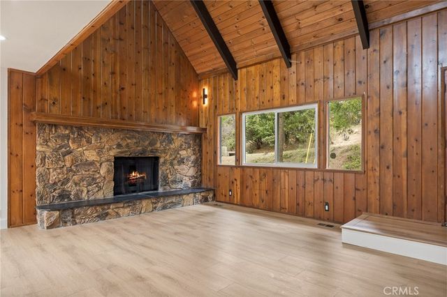 1076 Grass Valley Road, Lake Arrowhead, CA 92352