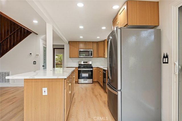 1076 Grass Valley Road, Lake Arrowhead, CA 92352