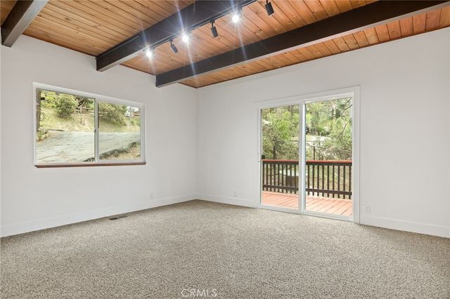 1076 Grass Valley Road, Lake Arrowhead, CA 92352