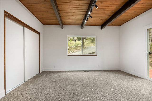 1076 Grass Valley Road, Lake Arrowhead, CA 92352