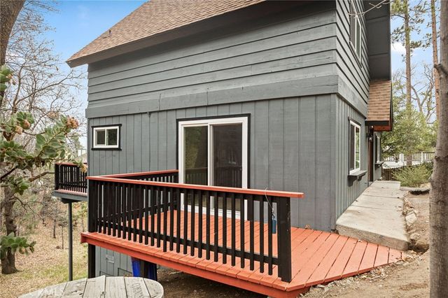 1076 Grass Valley Road, Lake Arrowhead, CA 92352