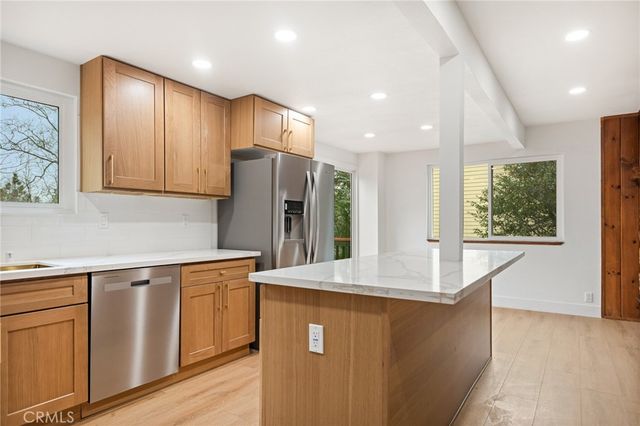 1076 Grass Valley Road, Lake Arrowhead, CA 92352