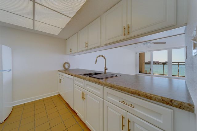 450 S GULFVIEW BOULEVARD 208, Clearwater Beach, FL 33767