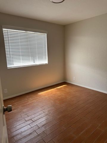 8565 W Tuckey Lane, Glendale, AZ 85305