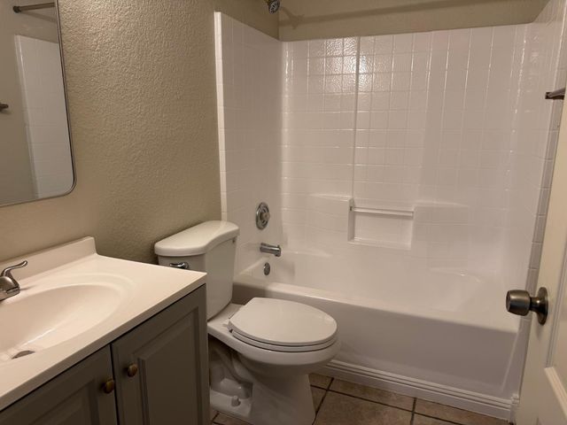 8565 W Tuckey Lane, Glendale, AZ 85305