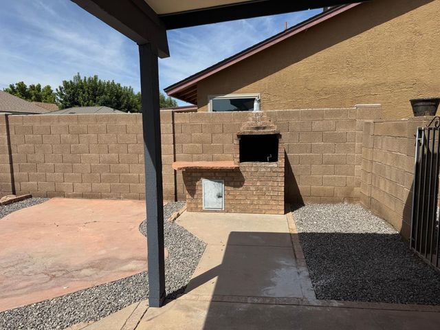 8565 W Tuckey Lane, Glendale, AZ 85305