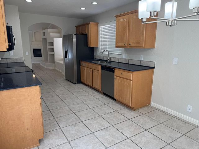 8565 W Tuckey Lane, Glendale, AZ 85305