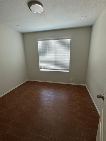 8565 W Tuckey Lane, Glendale, AZ 85305