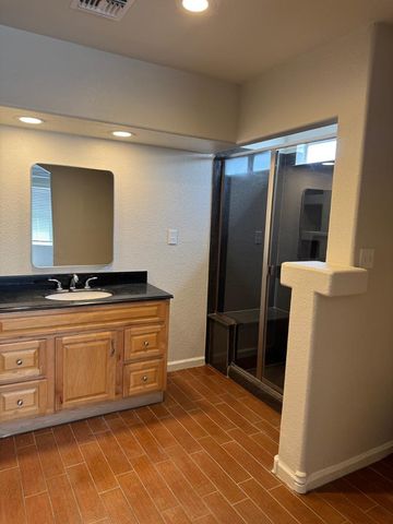 8565 W Tuckey Lane, Glendale, AZ 85305