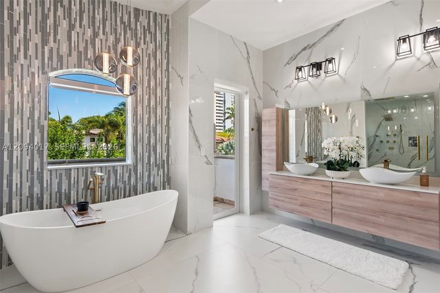 3442 NE 171st St, North Miami Beach, FL 33160
