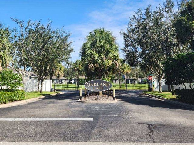 5274 Oakland Lake Circle, Fort Pierce, FL 34951