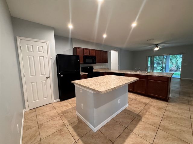 5274 Oakland Lake Circle, Fort Pierce, FL 34951