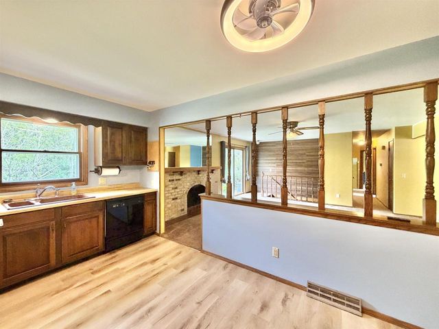 928 Columbia Drive, Janesville, WI 53546