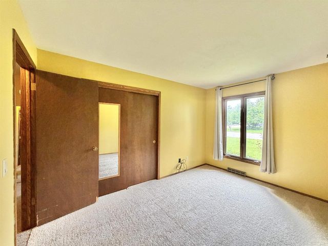 928 Columbia Drive, Janesville, WI 53546