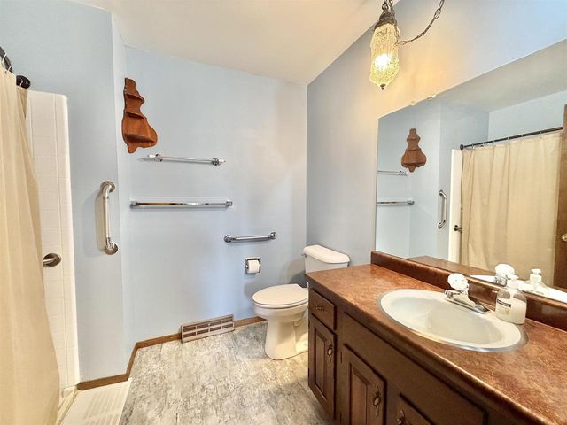 928 Columbia Drive, Janesville, WI 53546