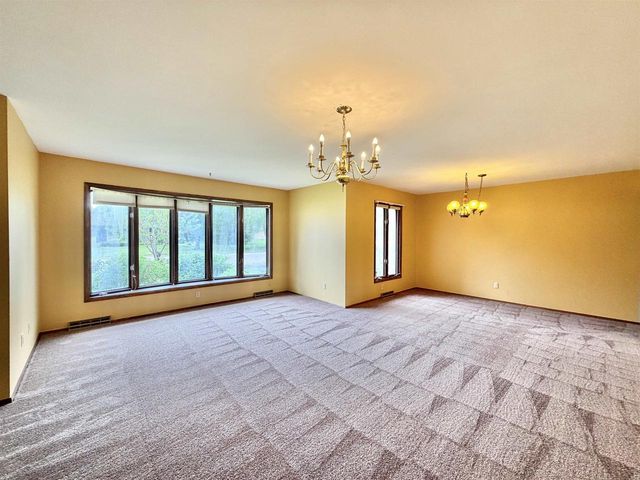 928 Columbia Drive, Janesville, WI 53546