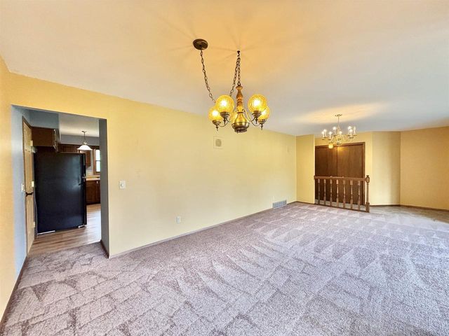928 Columbia Drive, Janesville, WI 53546