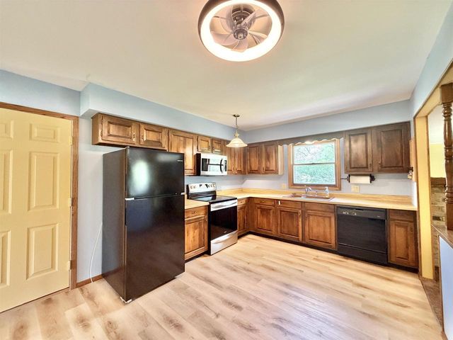 928 Columbia Drive, Janesville, WI 53546