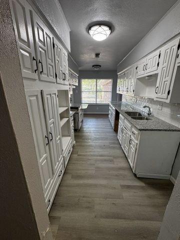 1724 Reynoldston Lane, Dallas, TX 75232
