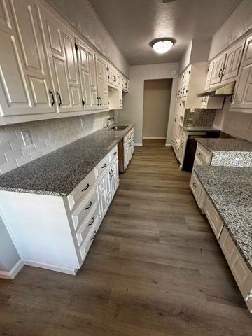 1724 Reynoldston Lane, Dallas, TX 75232