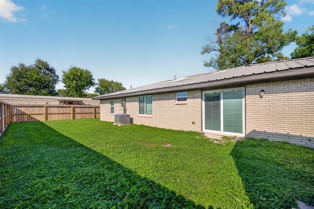 627 West Drive, Channelview, TX 77530