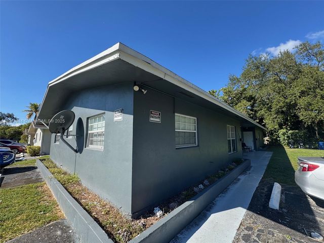 353 SW 19th Ave, Fort Lauderdale, FL 33312