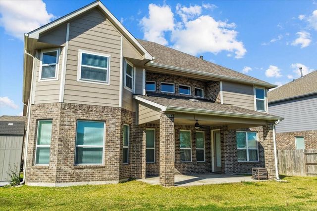 13814 Russell Court, Mont Belvieu, TX 77523