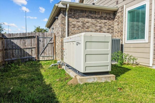 13814 Russell Court, Mont Belvieu, TX 77523