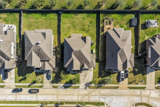 13814 Russell Court, Mont Belvieu, TX 77523