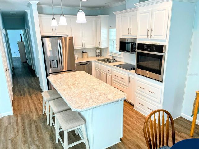 612 CAREFREE, Venice, FL 34285