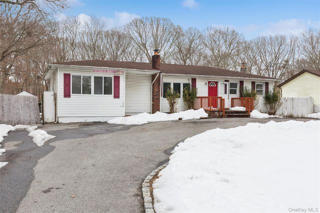 103 W Yaphank Road, Coram, NY 11727