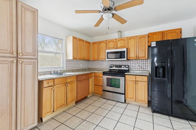 103 W Yaphank Road, Coram, NY 11727