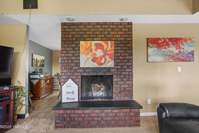 S 209 39th Ave, Yakima, WA 98902