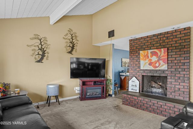 S 209 39th Ave, Yakima, WA 98902