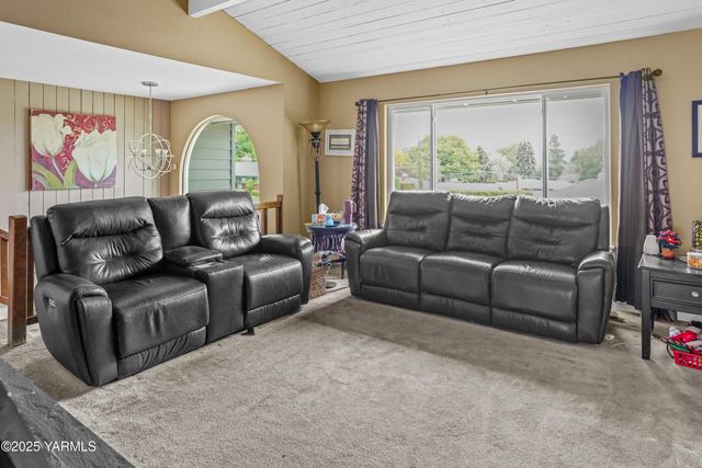 S 209 39th Ave, Yakima, WA 98902