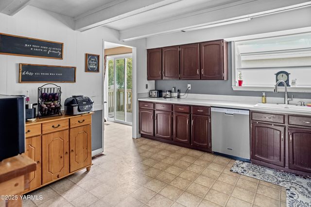 S 209 39th Ave, Yakima, WA 98902