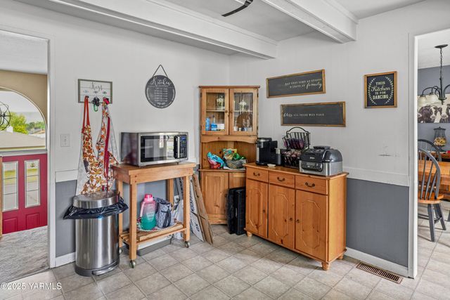 S 209 39th Ave, Yakima, WA 98902