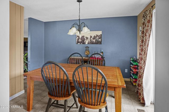S 209 39th Ave, Yakima, WA 98902