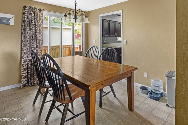 S 209 39th Ave, Yakima, WA 98902