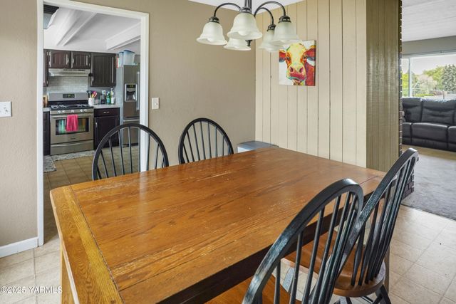 S 209 39th Ave, Yakima, WA 98902