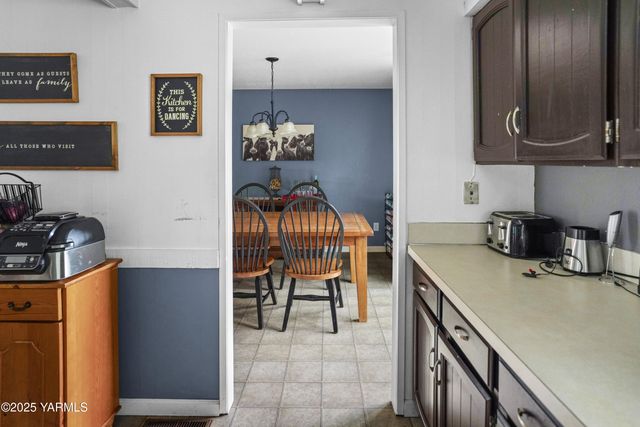 S 209 39th Ave, Yakima, WA 98902