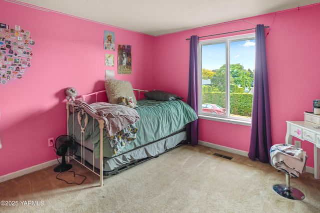 S 209 39th Ave, Yakima, WA 98902