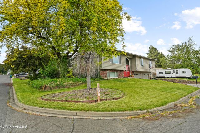 S 209 39th Ave, Yakima, WA 98902