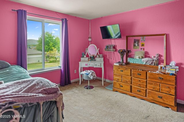 S 209 39th Ave, Yakima, WA 98902