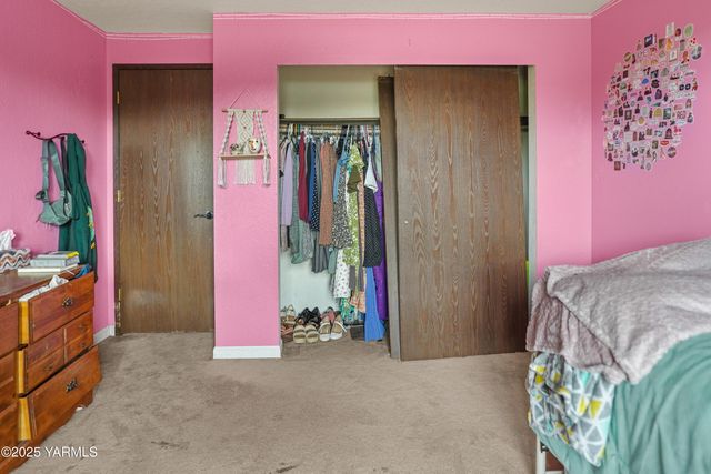 S 209 39th Ave, Yakima, WA 98902
