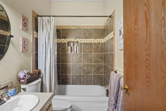 S 209 39th Ave, Yakima, WA 98902