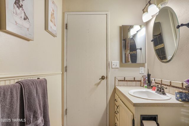S 209 39th Ave, Yakima, WA 98902