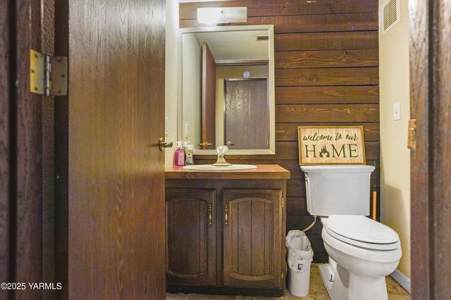 S 209 39th Ave, Yakima, WA 98902