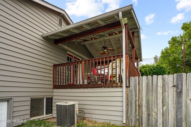 S 209 39th Ave, Yakima, WA 98902